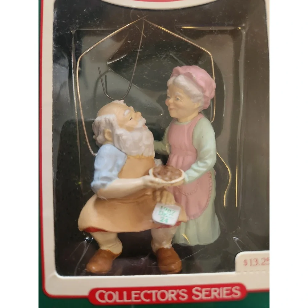 1987 Hallmark Keepsake Ornament‎ Home Cooking Mr and Mrs Claus Series 2 QX483-7